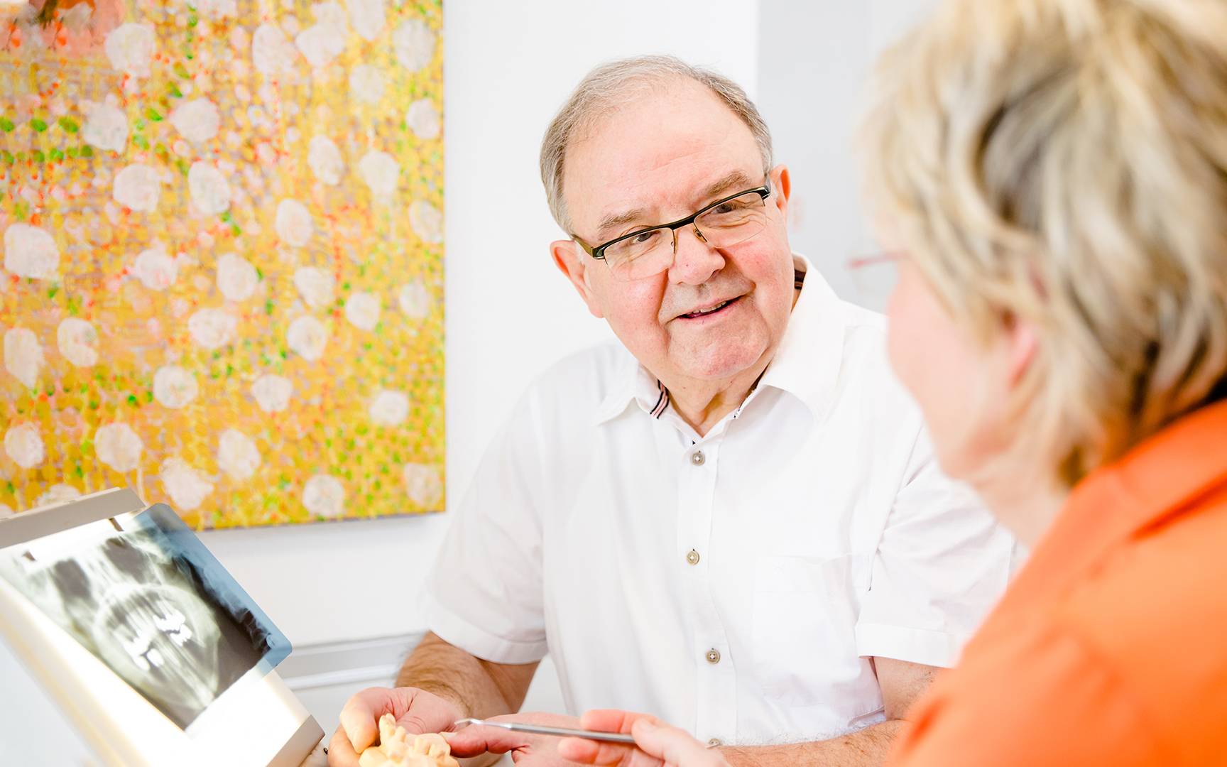 Besprechung des Zahnersatzes aus Glandorf